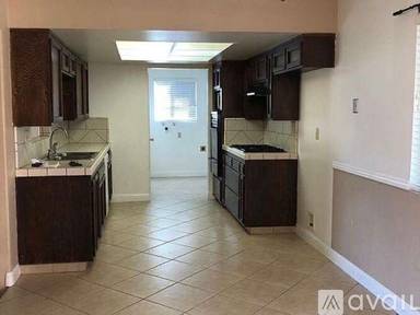 Main picture of 923 Menlo Ave