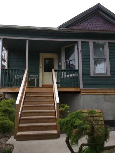 Main picture of 78 NE Fremont St