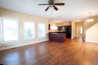 Main picture of 1200 N Walnut St