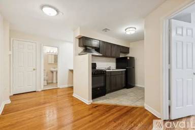 Main picture of Tustin Court