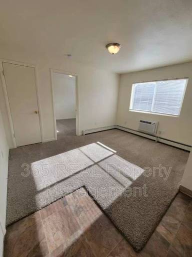 Main picture of 2025 4 Avenue - Unit 3