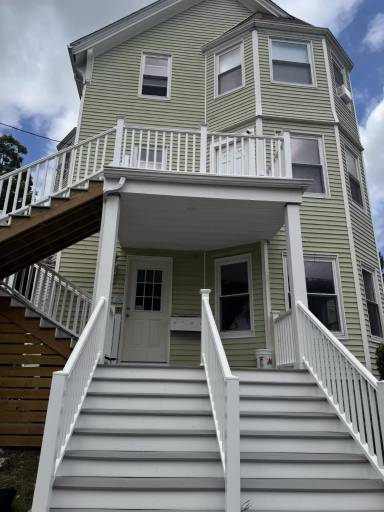 Main picture of 32 Cottage St