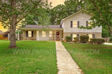 Main picture of 101 E Silver Oak Dr