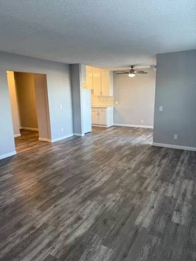 Main picture of 966 W 11th St
