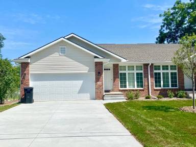 Main picture of 606 W Nance Ave