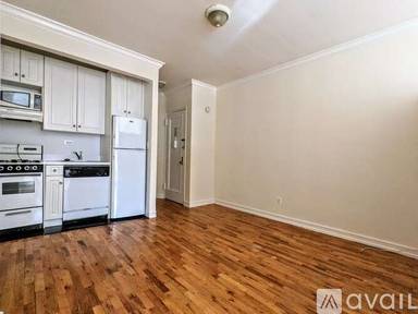 Main picture of 1588 York Ave