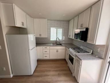 Main picture of 8868 Troy St