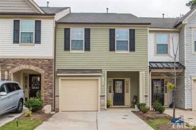 Main picture of 100 Hawkstone Dr
