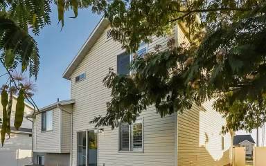 Main picture of 1985 Jenny Ln