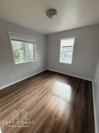 Main picture of 6106 NE Oar Dr