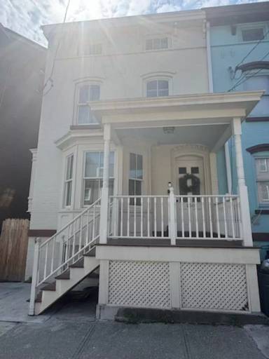 Main picture of 150 Lander St