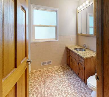 Main picture of 1201 Como Ave SE