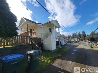 Main picture of 211 1/2 W 13th St
