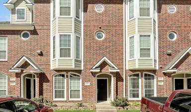 Main picture of Lakeridge Townhomes