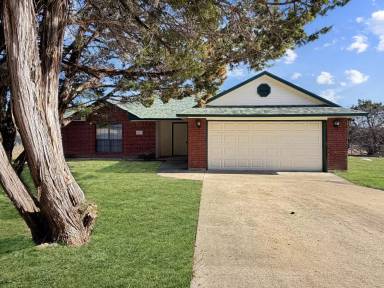 Main picture of 310 Circle Dr