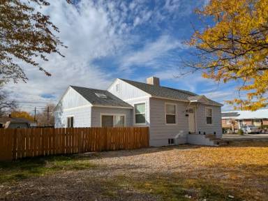 Main picture of 1739 N 16th St