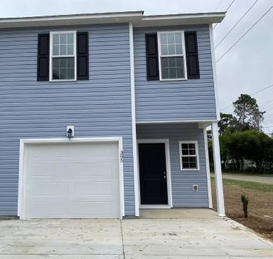 Main picture of 395 Hicks Ave