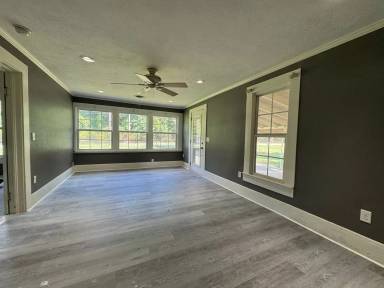 Main picture of 6201 N Park Rd