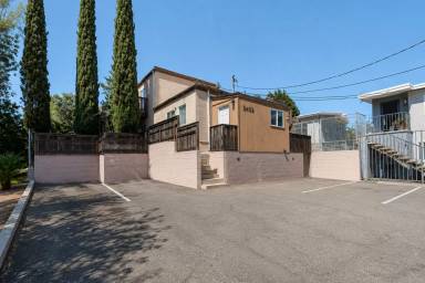 Main picture of 2465 Fairmount Ave