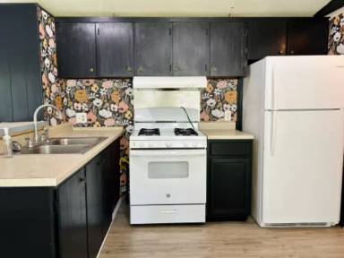 Main picture of 115 Lindenview Cir