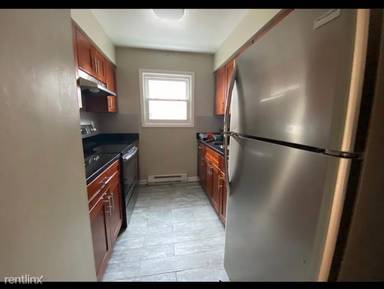 Main picture of 2885 Valentine Ave