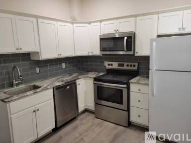 Main picture of 1520 N Van Buren St