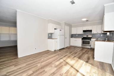 Main picture of 808 Laura Ln