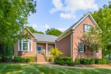 Main picture of 9049 Fallswood Ln