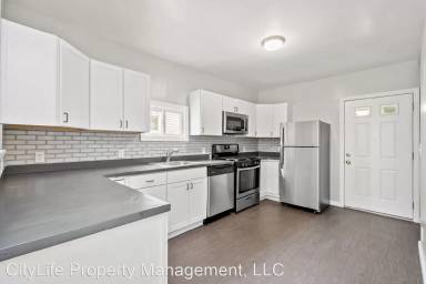 Main picture of 3725 Botsford St