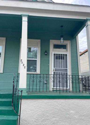 Main picture of 2020 Franklin Ave