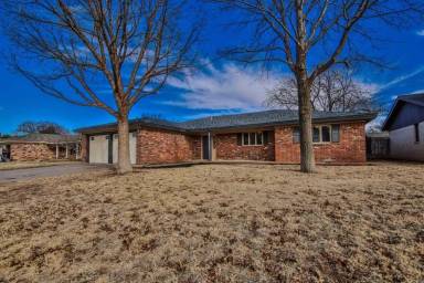 Main picture of 8007 Elmwood Ave