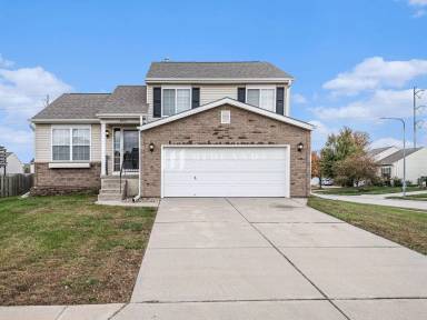 Main picture of 16125 Greenleaf St