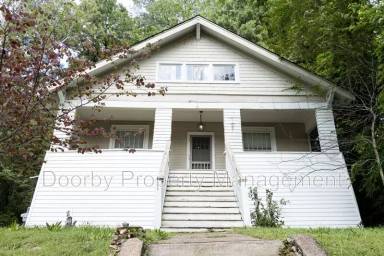 Main picture of 107 S Seminole Dr