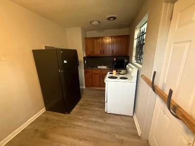 Main picture of 112 W 17th St
