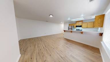 Main picture of 1840 Parallel St