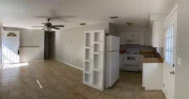 Main picture of 5852 Monroe St