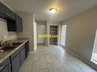 Main picture of 220 Lonsdale Cir
