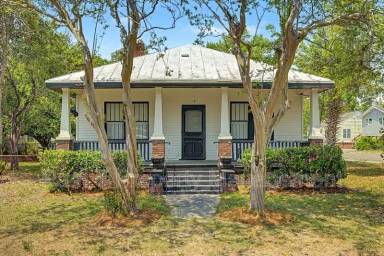 Main picture of 101 Forrest Ave