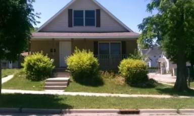Main picture of 327 N Broadway St