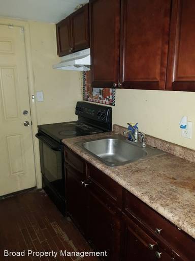 Main picture of 2080 E Clementine St