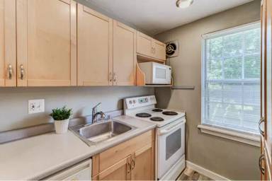 Main picture of 109 E Glebe Rd
