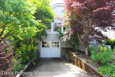 Main picture of 917 N 84th St