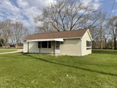 Main picture of 625 E Gump Rd