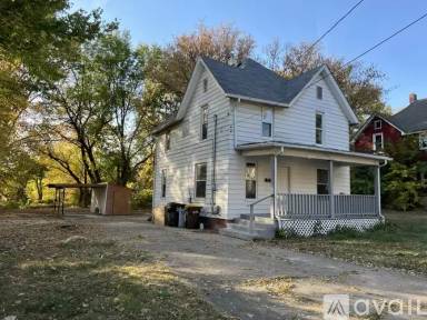 Main picture of 1032 Woodlawn Ave