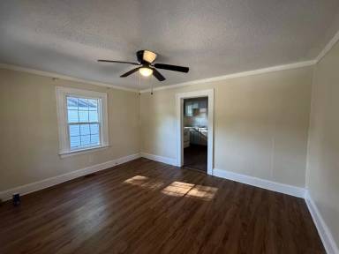 Main picture of 411 Midway St
