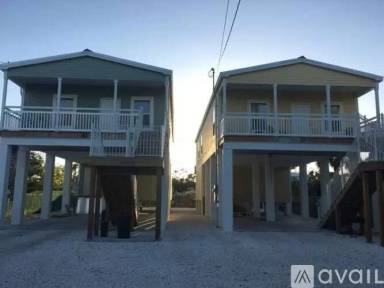 Main picture of 6450 Sunshine St