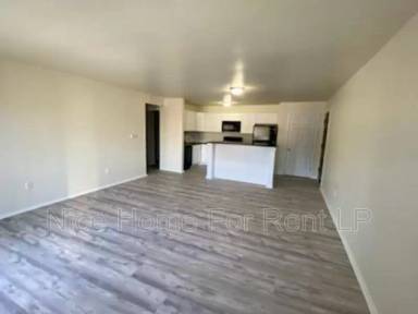 Main picture of 300 Broadway