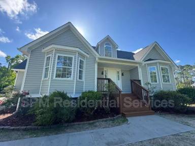 Main picture of 106 N Crestwood Dr