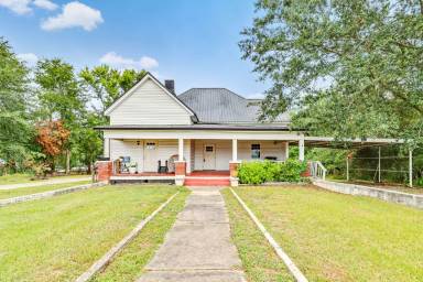 Main picture of 6923 Strickland St