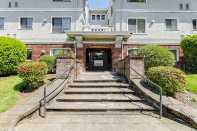 Main picture of 2238 NE 13th Ave